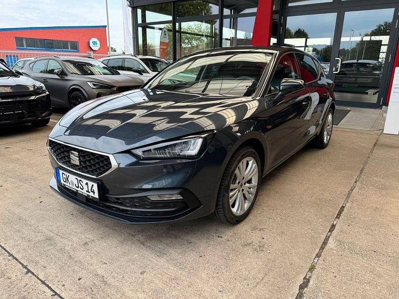 Grau Gebraucht 2024 Seat Leon Style Limousine | 19.490 € (Guter Preis) - Bild 1/4