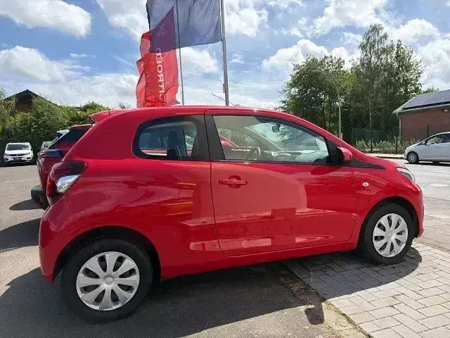 Gebraucht Peugeot 108 Active 72 PS (52 kW) 2019 Rot Limousine