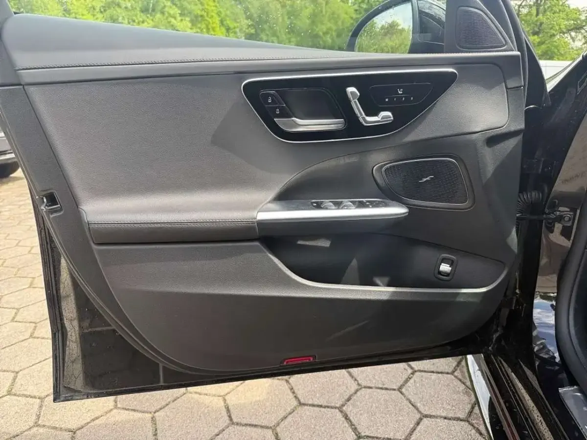Gebraucht Mercedes C300e AMG 313 PS (230 kW) 2025 Schwarz Kombi