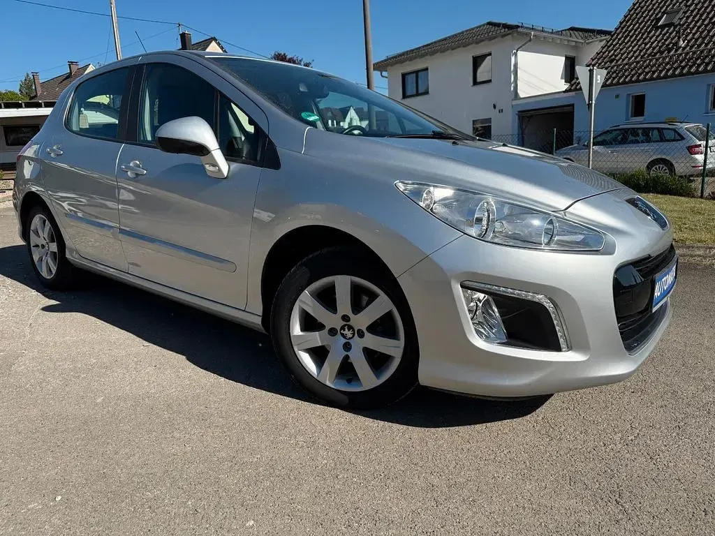 Gebraucht Peugeot 308 120 PS (88 kW) 2012 Silber Limousine