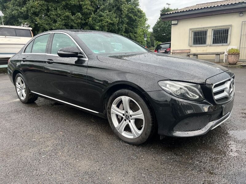 Schwarz Gebraucht 2017 Mercedes E350 Limousine | 19.900 € (Fairer Preis) - Bild 1/4