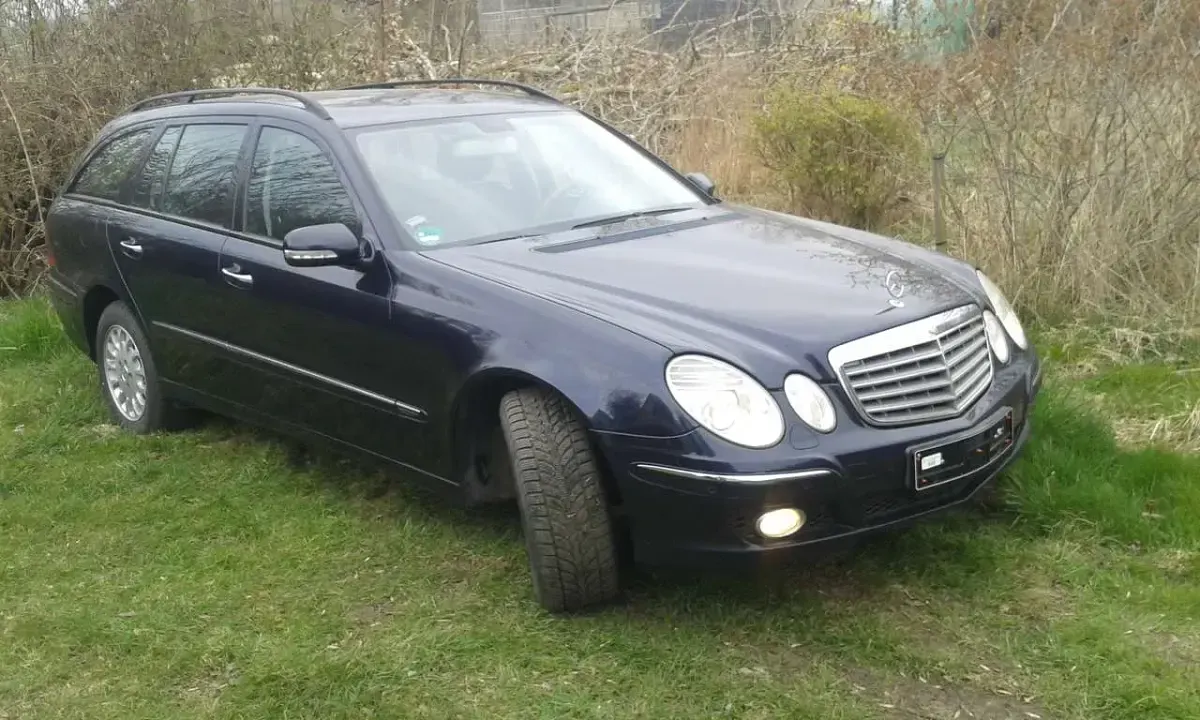 Gebraucht Mercedes E200 Elegance 136 PS (100 kW) 2008 Blau Kombi
