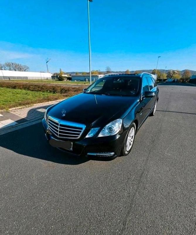 Gebraucht Mercedes E250 204 PS (150 kW) 2012 Schwarz Kombi