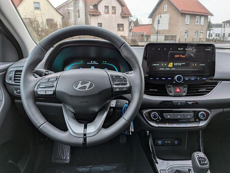 Neu Hyundai i30 140 PS (102 kW) 2025 Silber Kombi