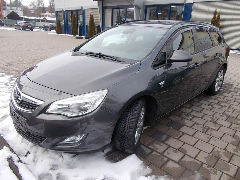 Gebraucht Opel Astra 140 PS (102 kW) 2012 Grau Kombi