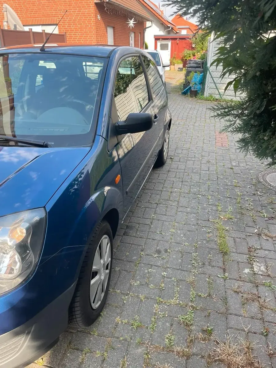 Gebraucht Ford Fiesta 70 PS (51 kW) 2007 Blau Kleinwagen