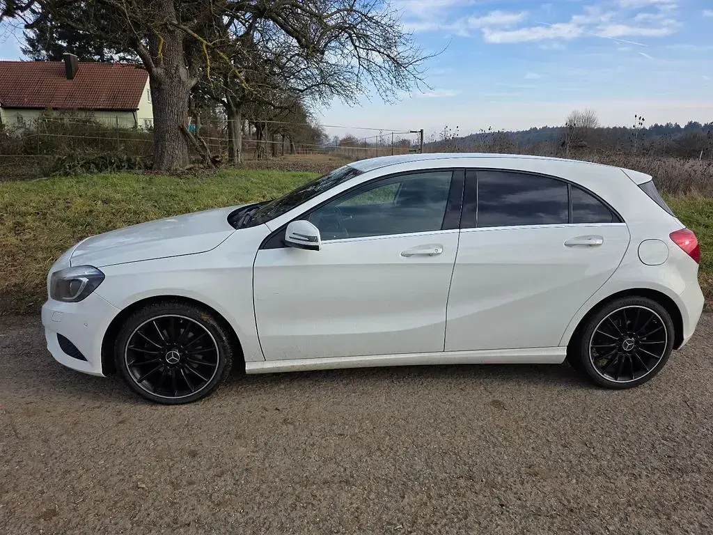 Gebraucht Mercedes A180 122 PS (89 kW) 2014 Weiß Limousine