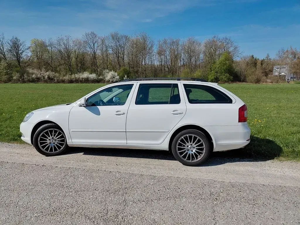 Gebraucht Skoda Octavia 122 PS (89 kW) 2009 Weiß Kombi