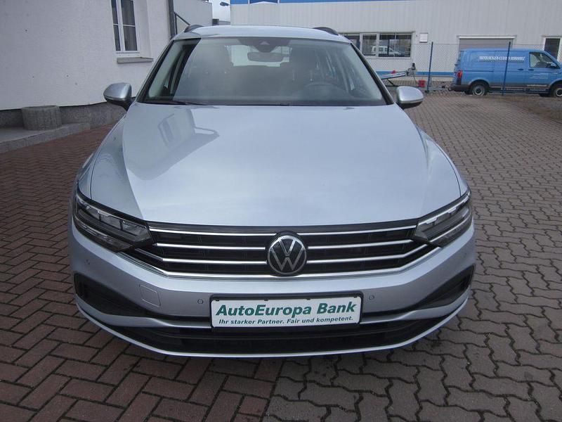 Gebraucht VW Passat 150 PS (110 kW) 2022 Silber Kombi