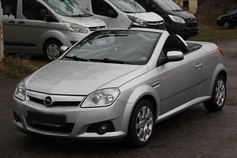 Gebraucht Opel Tigra Basis 125 PS (91 kW) 2004 Silber Cabrio
