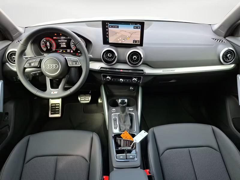 Neu Audi Q2 Advanced Plus 190 PS (139 kW) 2026 Silber SUV
