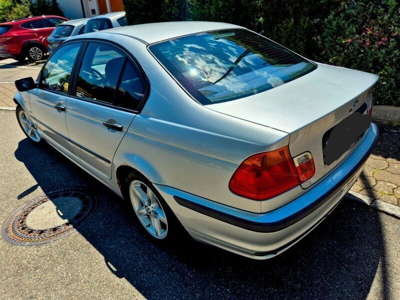 Silber Gebraucht 2000 BMW 318 Sport Line Limousine | 1.450 € (Guter Preis) - Bild 1/4