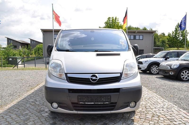 Gebraucht Opel Vivaro 114 PS (83 kW) 2007 Silber Van / Kleinbus