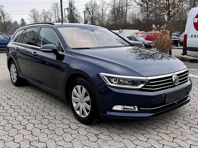 Gebraucht VW Passat Highline 120 PS (88 kW) 2015 Blau Limousine