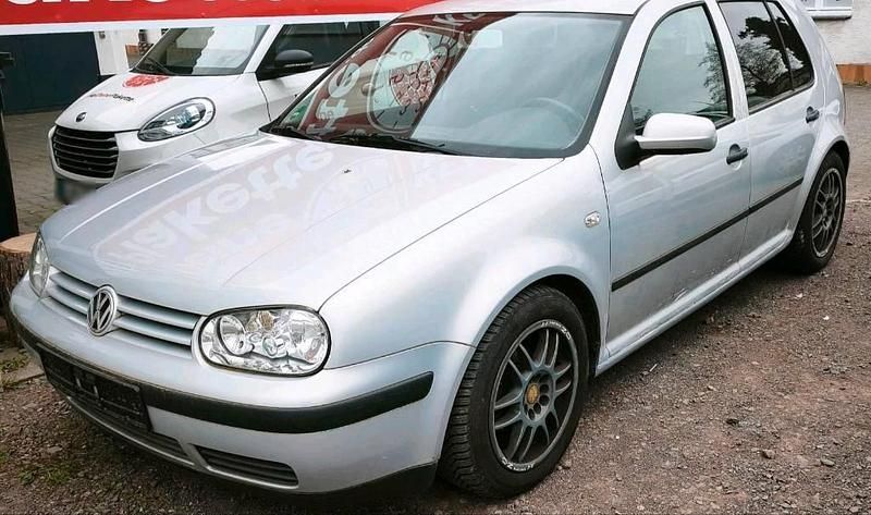 Second-hand VW Golf IV 100 CP (73 kW) 2000 Gri Berlinǎ