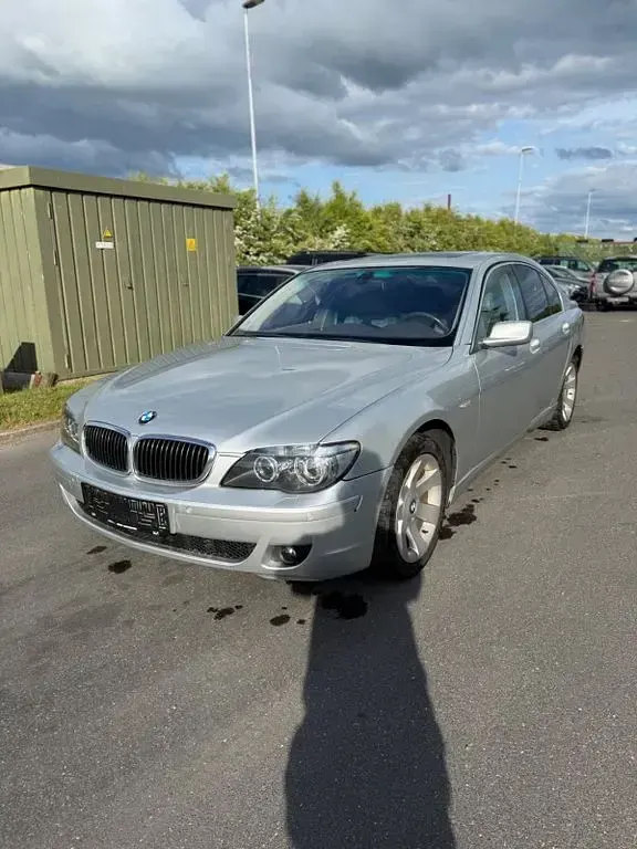 Gebraucht BMW 745 329 PS (241 kW) 2005 Silber Limousine