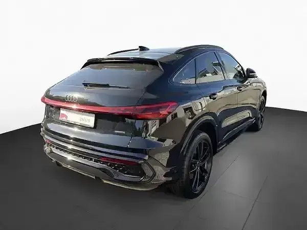 Używany Audi Q5 Ambiente 204 KM (150 kW) 2025 Czarny SUV