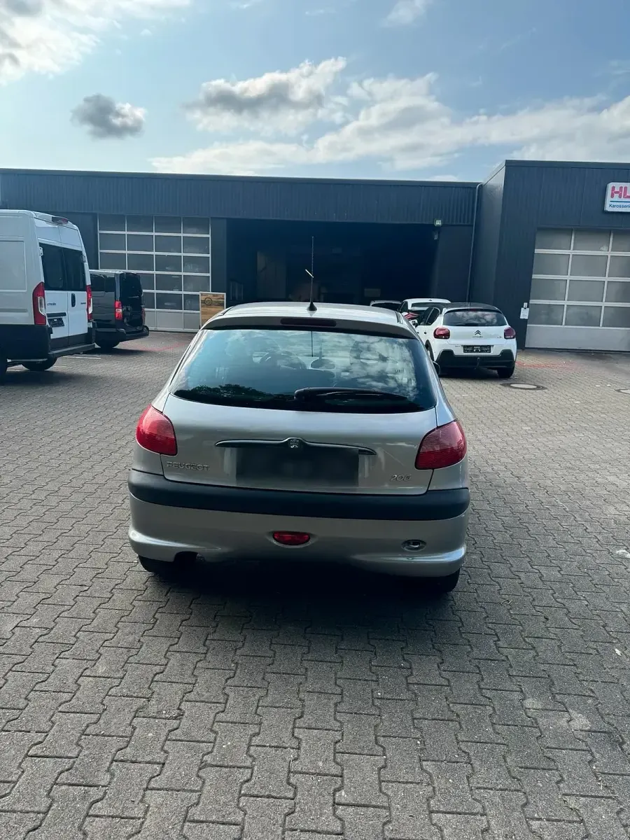 Gebraucht Peugeot 206 75 PS (55 kW) 2005 Silber Kleinwagen