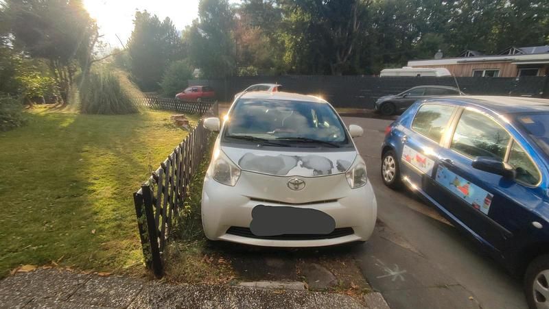Weiß Gebraucht 2011 Toyota iQ Kleinwagen | 700 € (Superpreis) - Bild 1/4