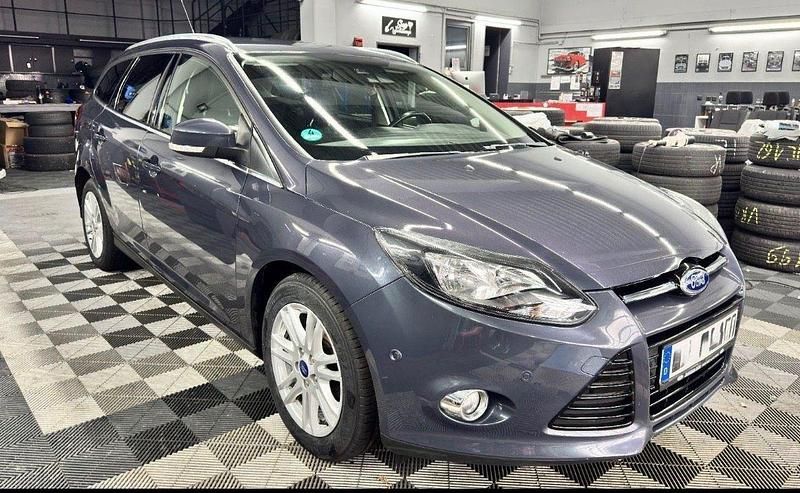 Gebraucht Ford Focus Titanium 140 PS (102 kW) 2014 Grau Kombi