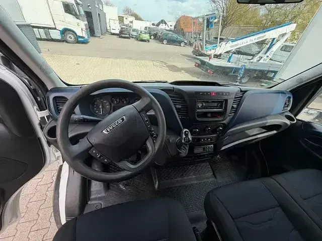 Gebraucht Iveco Daily 285 PS (209 kW) 2018 Blau Van
