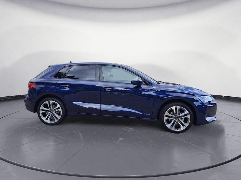 Blau Gebraucht 2024 Audi A3 Sportback Advanced Plus Kombi | 32.460 € (Etwas zu teuer) - Bild 1/4