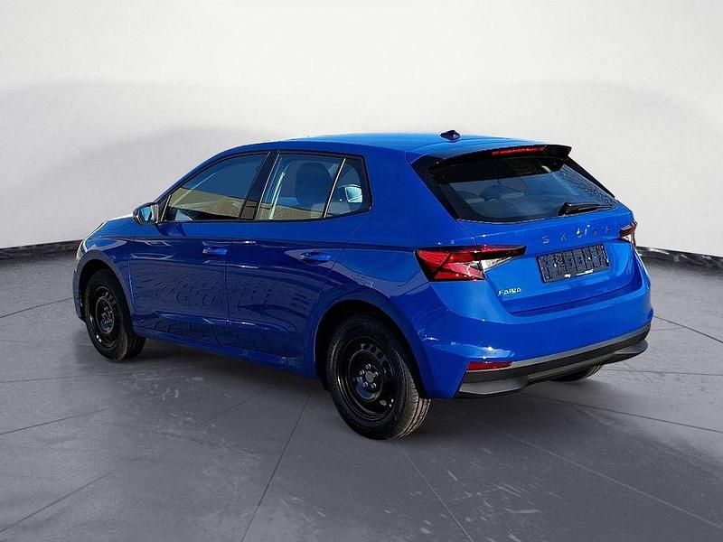 Neu Skoda Fabia Essence 80 PS (58 kW) 2025 Energyblau Limousine
