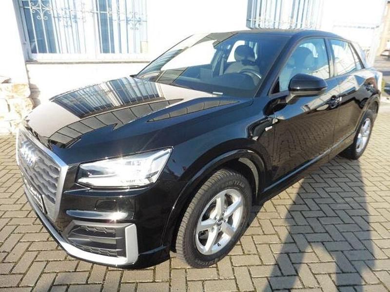Mythosschwarz metallic Gebraucht 2018 Audi Q2 Design SUV | 17.950 € (Fairer Preis) - Bild 1/4
