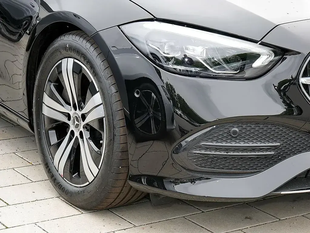 Gebraucht Mercedes C220 Avantgarde 197 PS (144 kW) 2025 Metalliclack obsidianschwarz Kombi