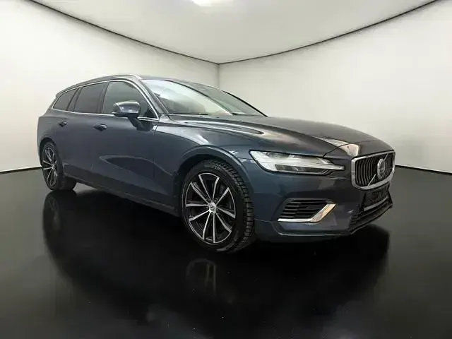 Gebraucht Volvo V60 Core 349 PS (256 kW) 2023 Blau Kombi