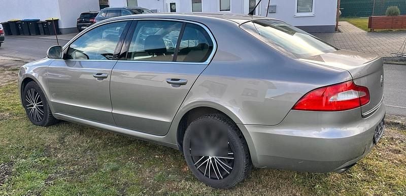 Gebraucht Skoda Superb 160 PS (117 kW) 2013 Grau Limousine