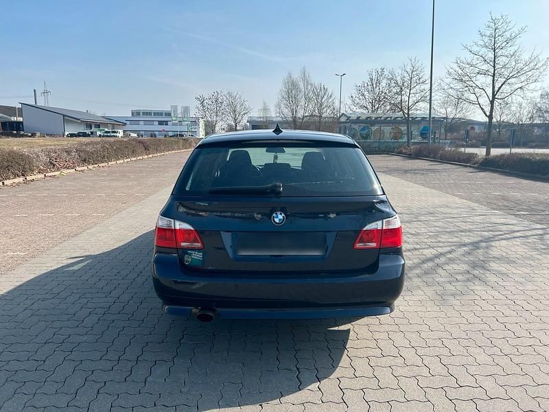 Gebraucht BMW 520 160 PS (117 kW) 2006 Blau Kombi