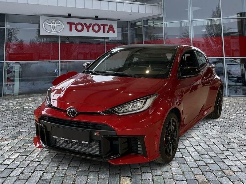 Rot Gebraucht 2024 Toyota Yaris Kleinwagen | 42.490 € (Superpreis) - Bild 1/4