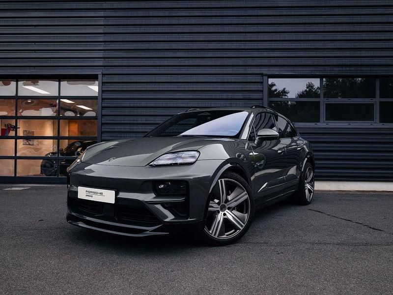 Grün Gebraucht 2024 Porsche Macan Turbo SUV | 119.999 € (Guter Preis) - Bild 1/4