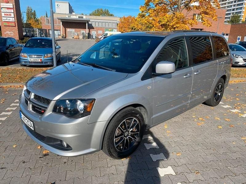 Grau Gebraucht 2017 Dodge Grand Caravan Van / Kleinbus | 17.000 € (Etwas zu teuer) - Bild 1/4