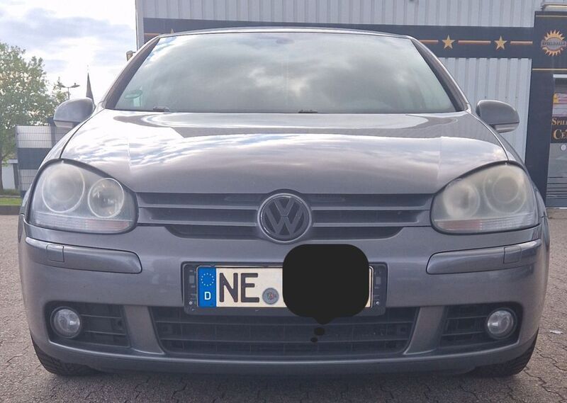 Grau Gebraucht 2007 VW Golf V Sportline Limousine | 2.800 € (Fairer Preis) - Bild 1/4