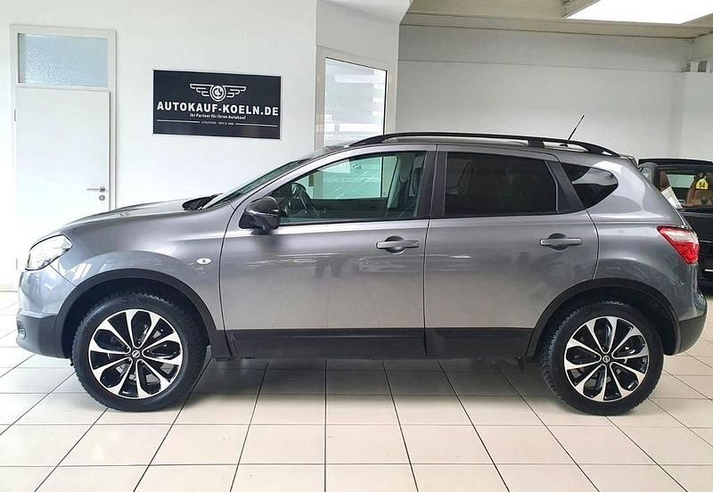 Grau Gebraucht 2013 Nissan Qashqai 360º SUV | 9.990 € (Etwas zu teuer) - Bild 1/4