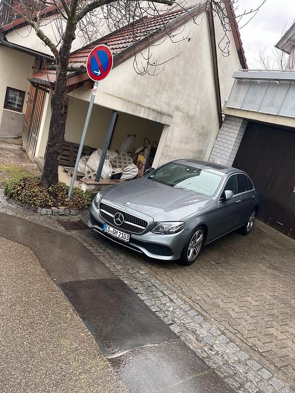 Gebraucht Mercedes E220 194 PS (142 kW) 2016 Limousine
