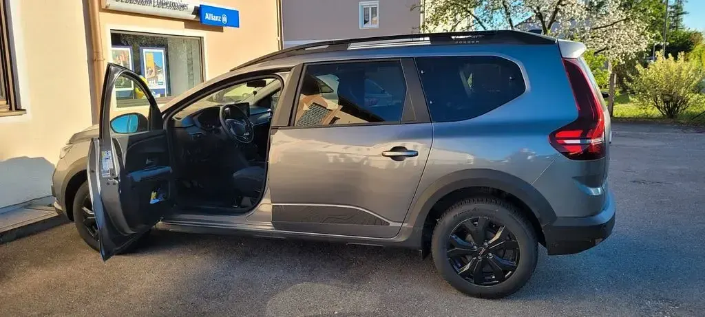 Gebraucht Dacia Jogger Extreme 110 PS (80 kW) 2025 Grün Van / Kleinbus