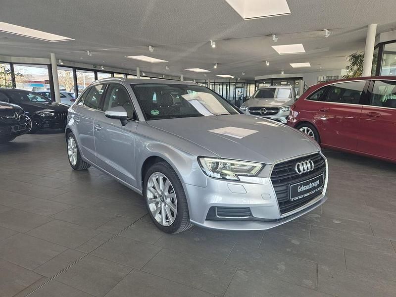 Gebraucht Audi A3 Design 150 PS (110 kW) 2018 Florettsilber Limousine