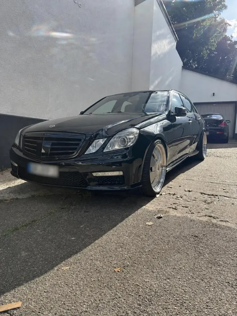 Gebraucht Mercedes E500 388 PS (285 kW) 2010 Schwarz Limousine