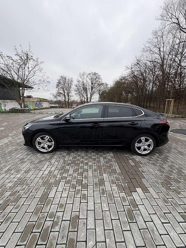 Schwarz Gebraucht 2018 Hyundai i30 Style Kleinwagen | 12.500 € (Fairer Preis) - Bild 1/4