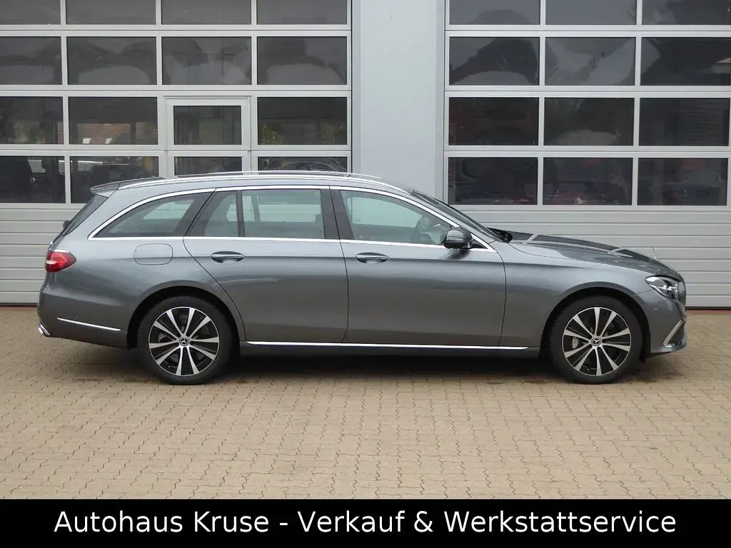 Gebraucht Mercedes E300 194 PS (142 kW) 2023 Grau Limousine