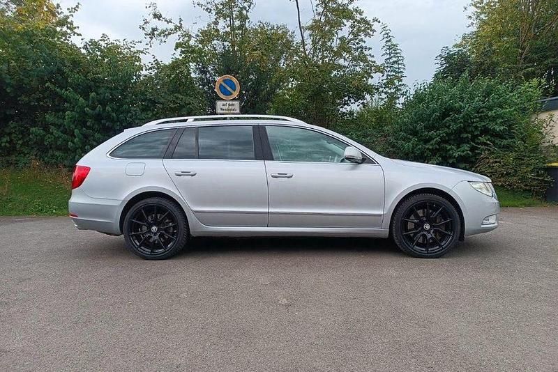 Gebraucht Skoda Superb 260 PS (191 kW) 2011 Grau Kombi