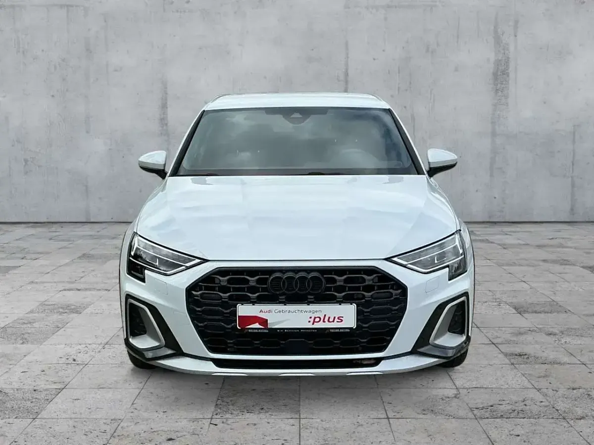 Używany Audi A3 Performance 204 KM (150 kW) 2025 Biały Sedan/Limuzyna