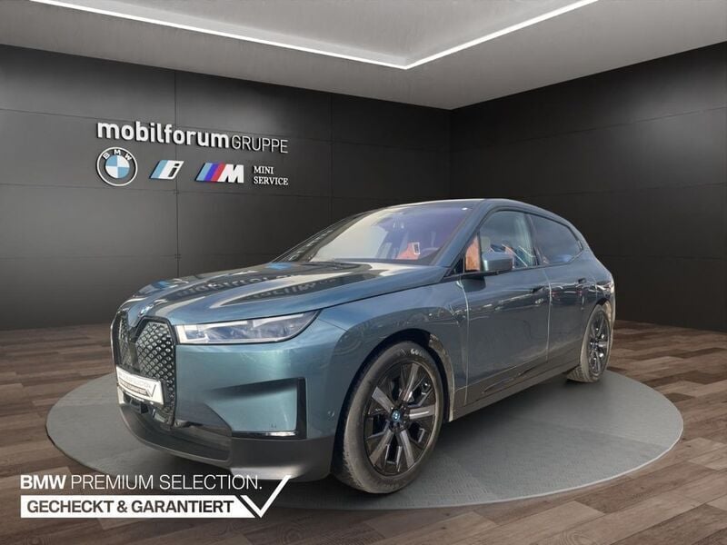 Blau Gebraucht 2022 BMW iX Shadowline SUV | 43.906 € (Fairer Preis) - Bild 1/4