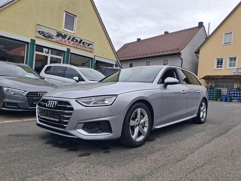 Silber Gebraucht 2022 Audi A4 Sport Limousine | 25.980 € (Fairer Preis) - Bild 1/4