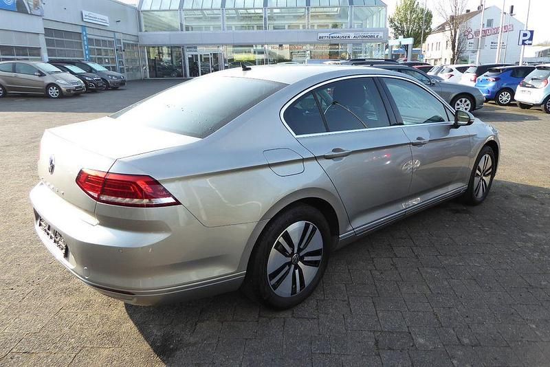 Gebraucht VW Passat Comfortline 150 PS (110 kW) 2017 Silber Limousine