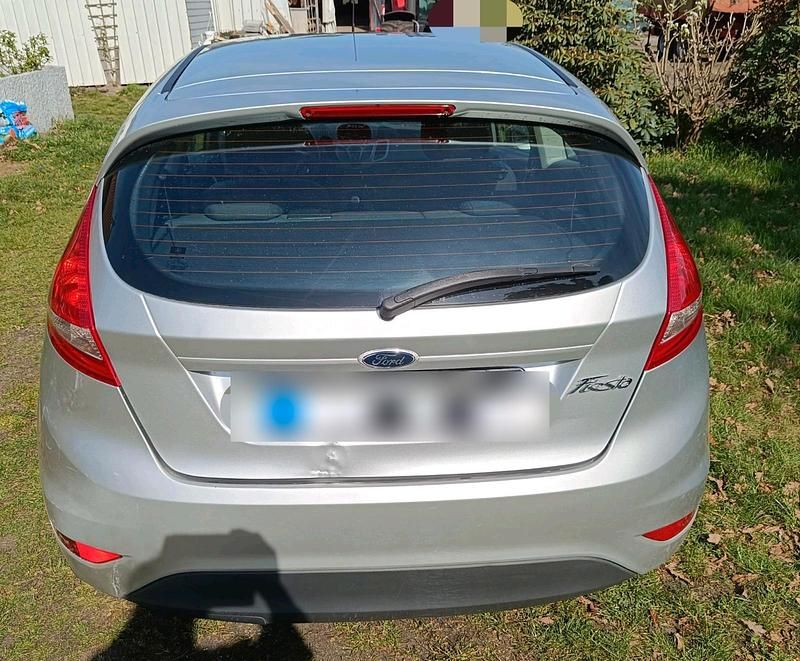 Gebraucht Ford Fiesta 60 PS (44 kW) 2011 Silber Kleinwagen