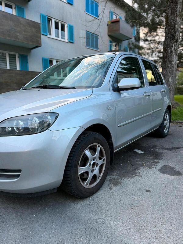 Usata Mazda 2 65 CV (47 kW) 2007 Argento Utilitaria